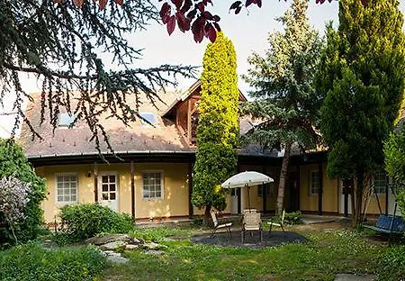 Гостевой дом Golden Yacca Vendeghaz *